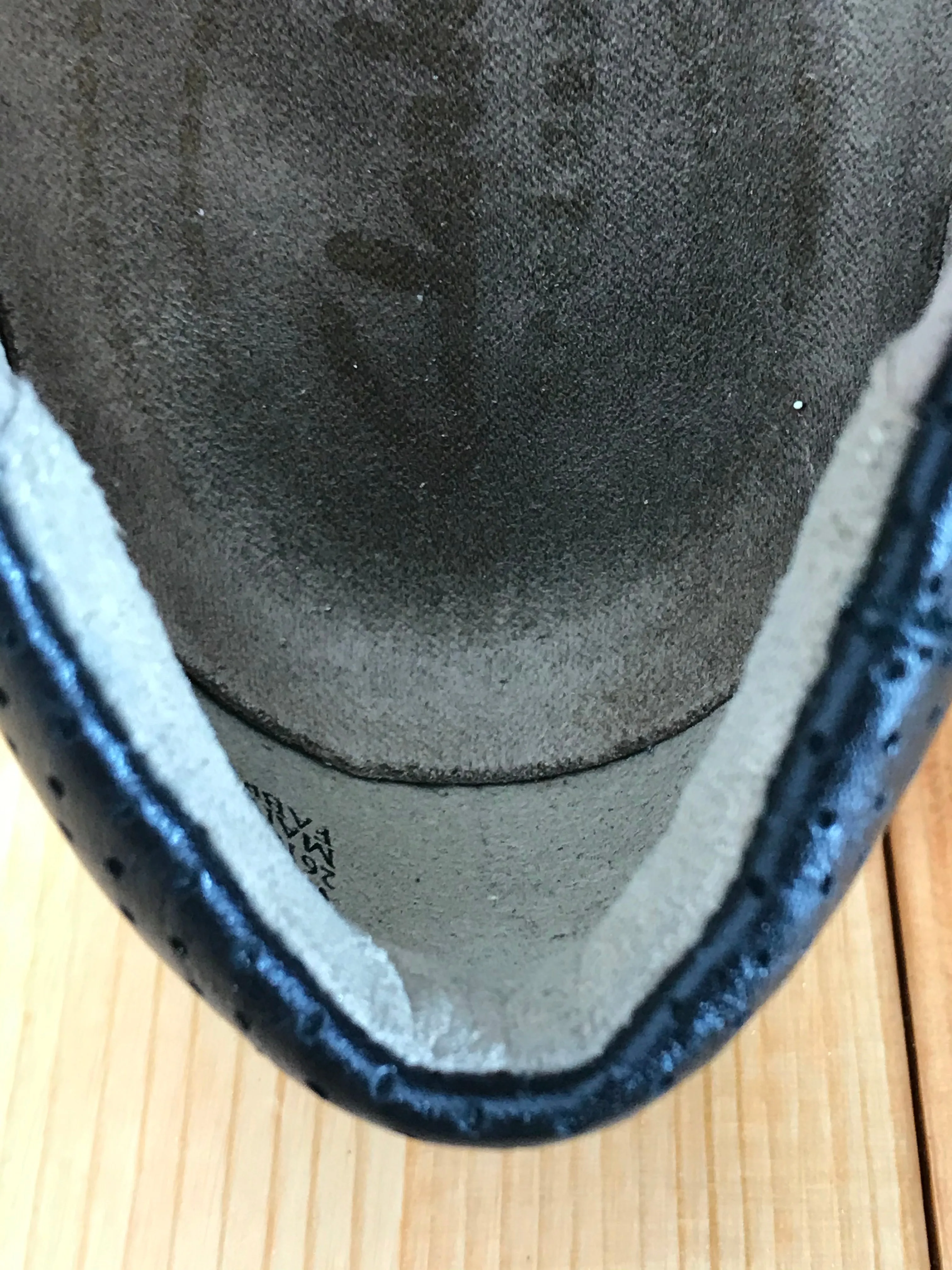 CLARKS DAELYN CITY Women's Size 7 Perforated Leather Slip On Shoes Black