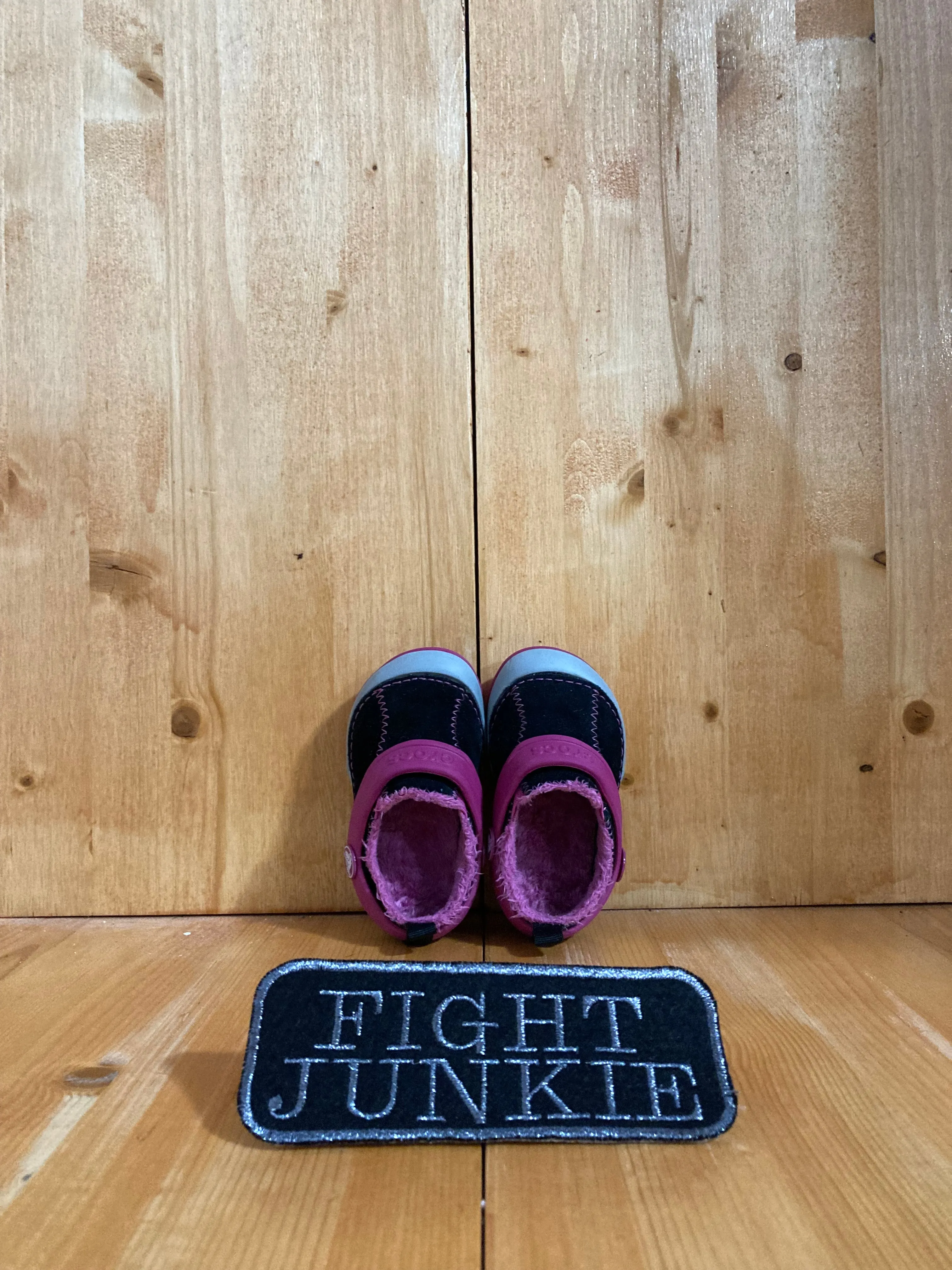 CROCS CLASSIC Infant Baby Size 4 Suede Slip On Shoes Sneakers Sandals Black & Pink