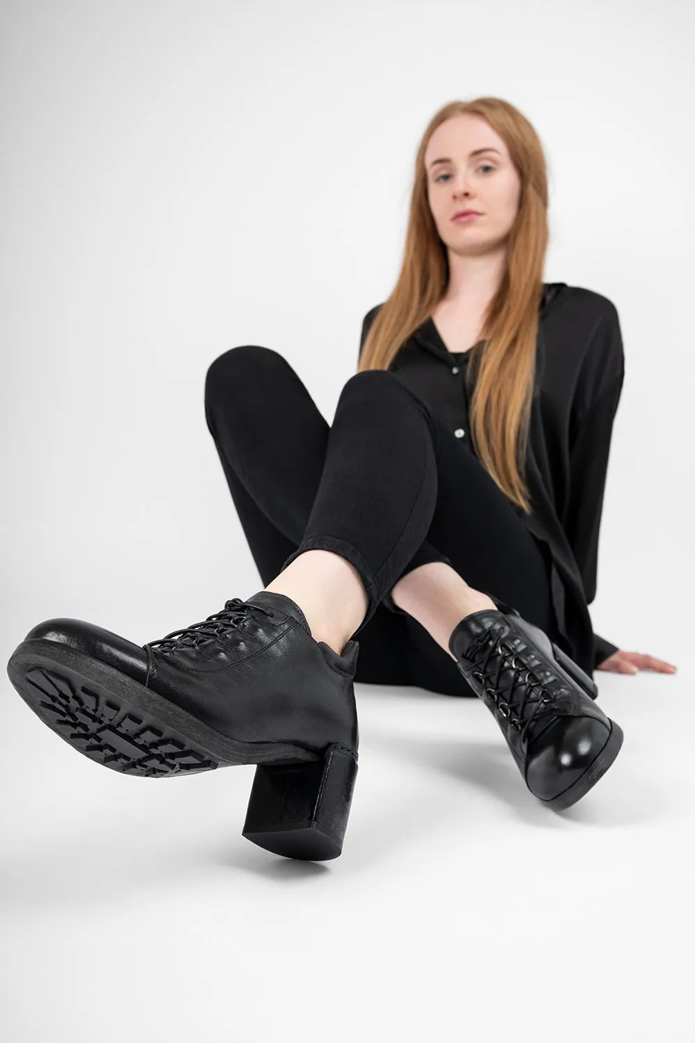 MADISON urban-black lace up shoes.