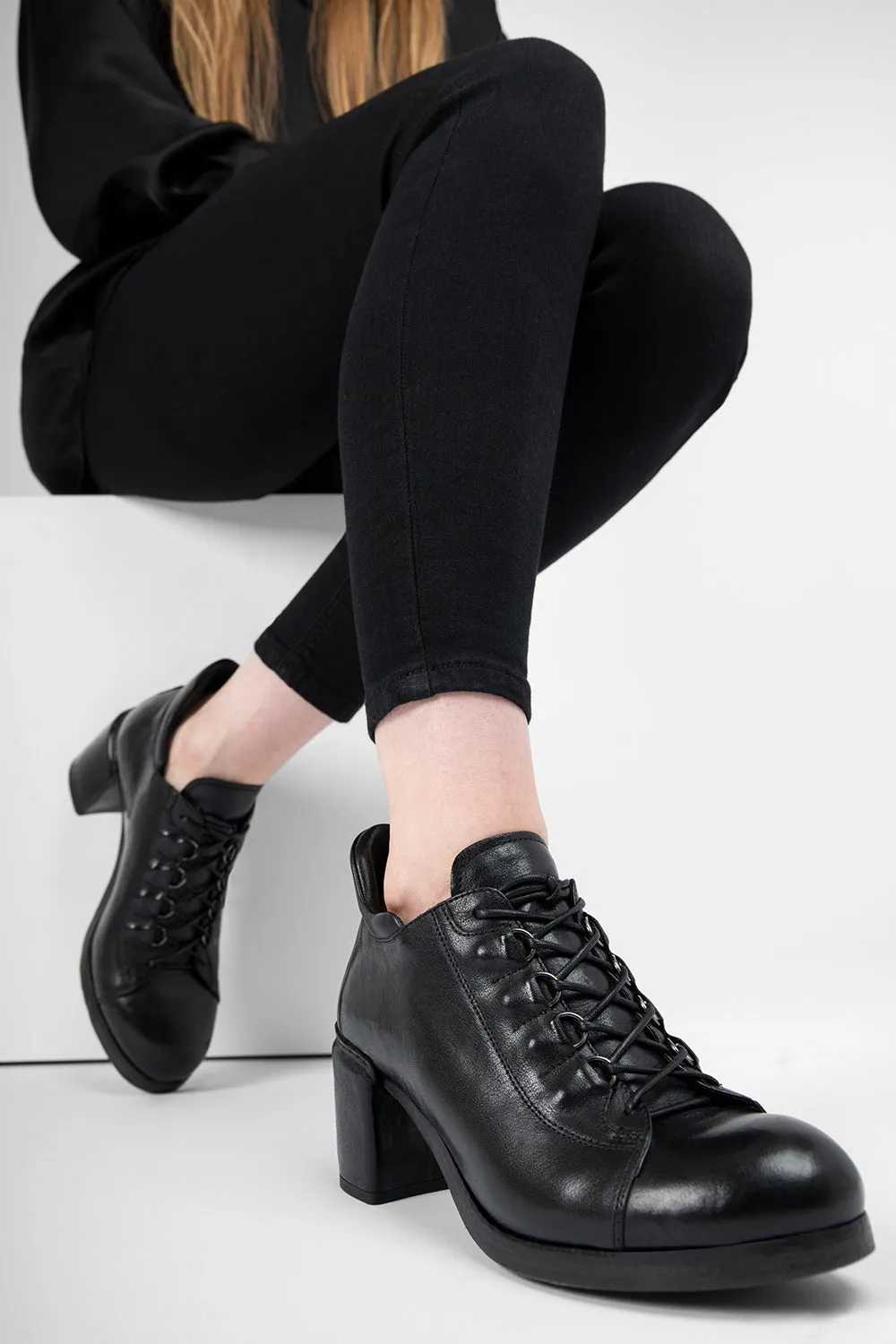 MADISON urban-black lace up shoes.