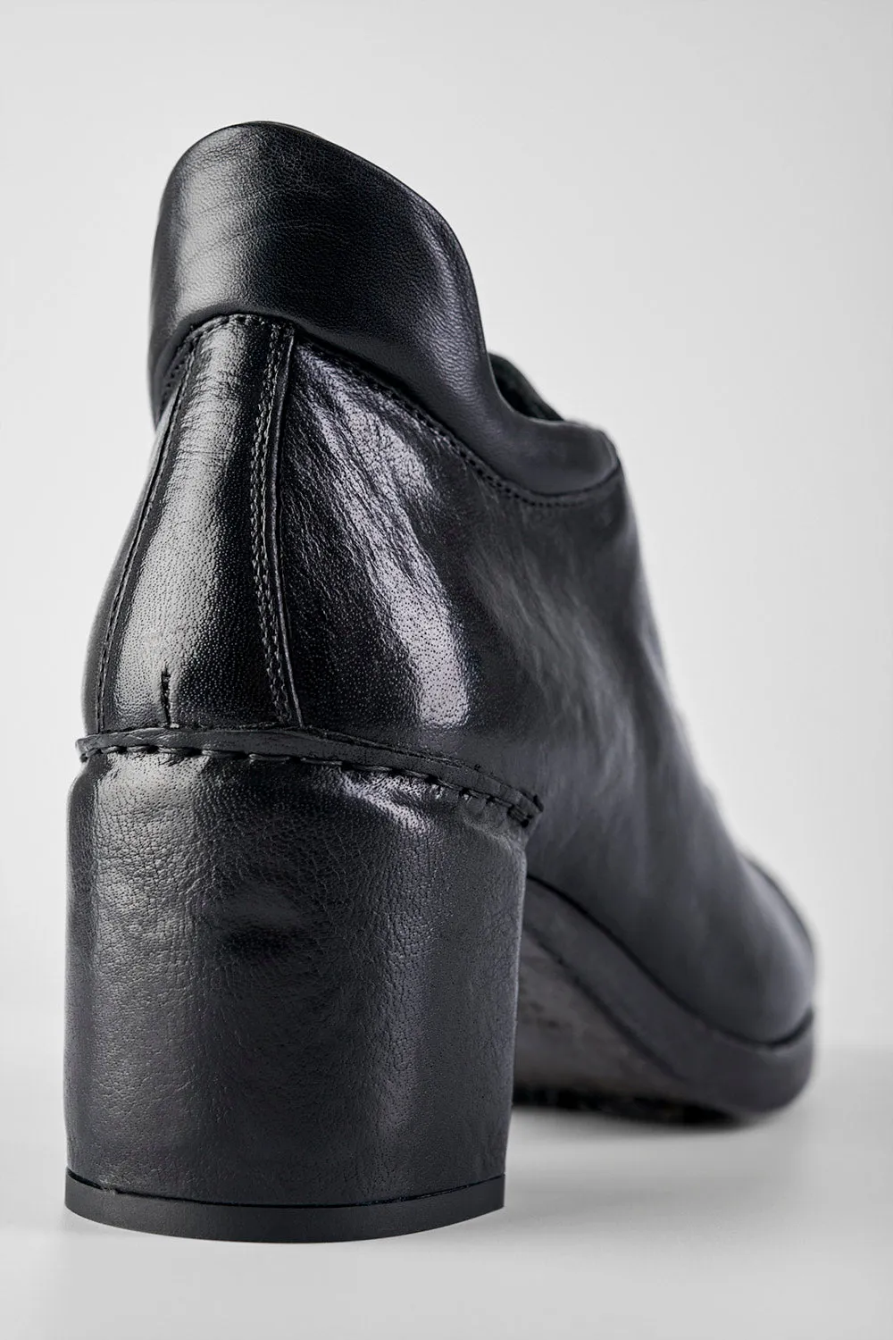 MADISON urban-black lace up shoes.
