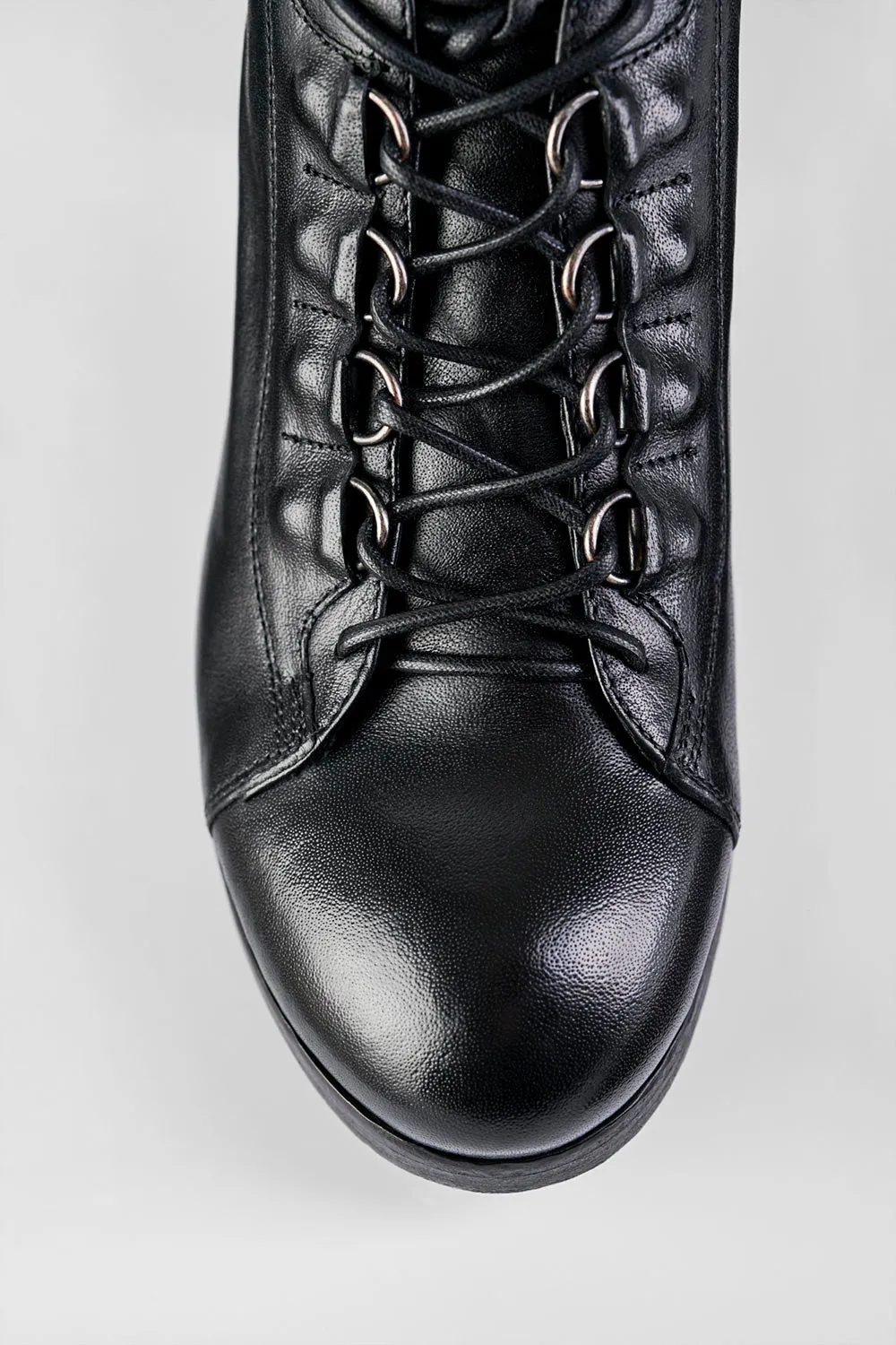 MADISON urban-black lace up shoes.
