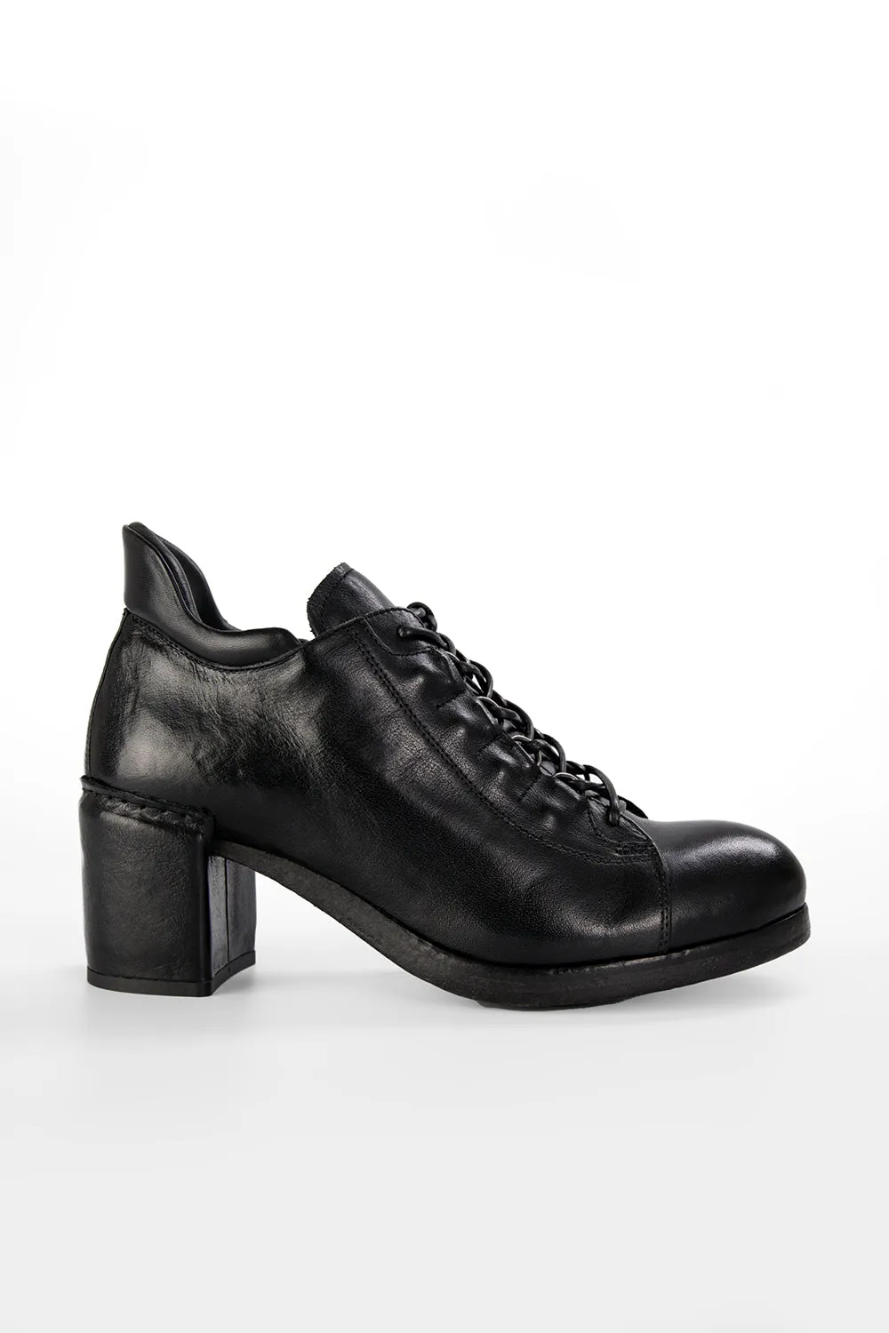 MADISON urban-black lace up shoes.