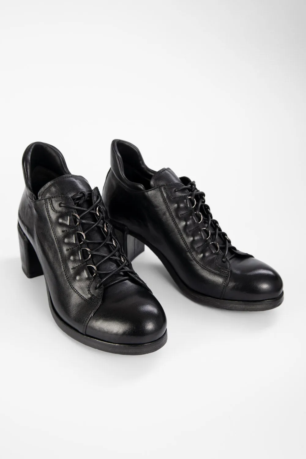 MADISON urban-black lace up shoes.