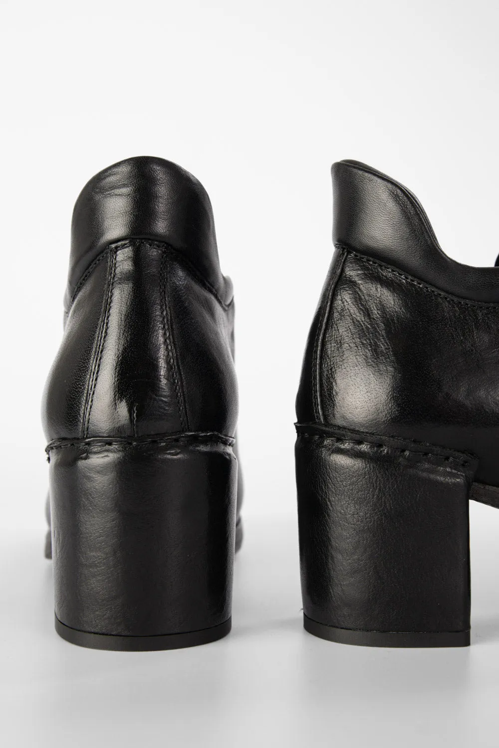 MADISON urban-black lace up shoes.