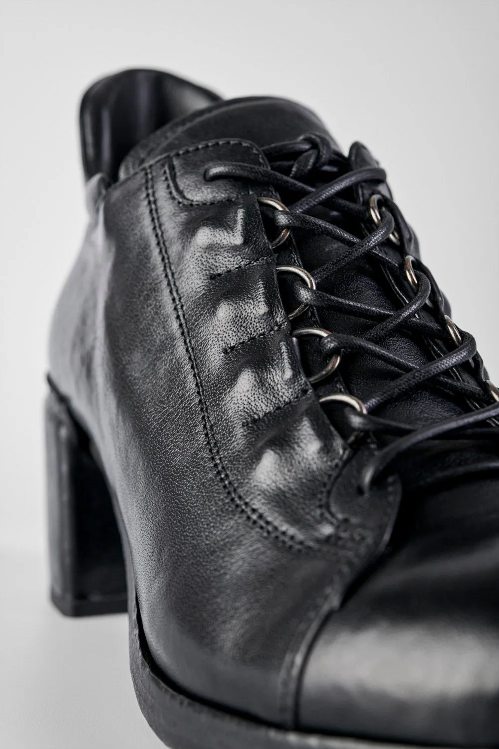 MADISON urban-black lace up shoes.