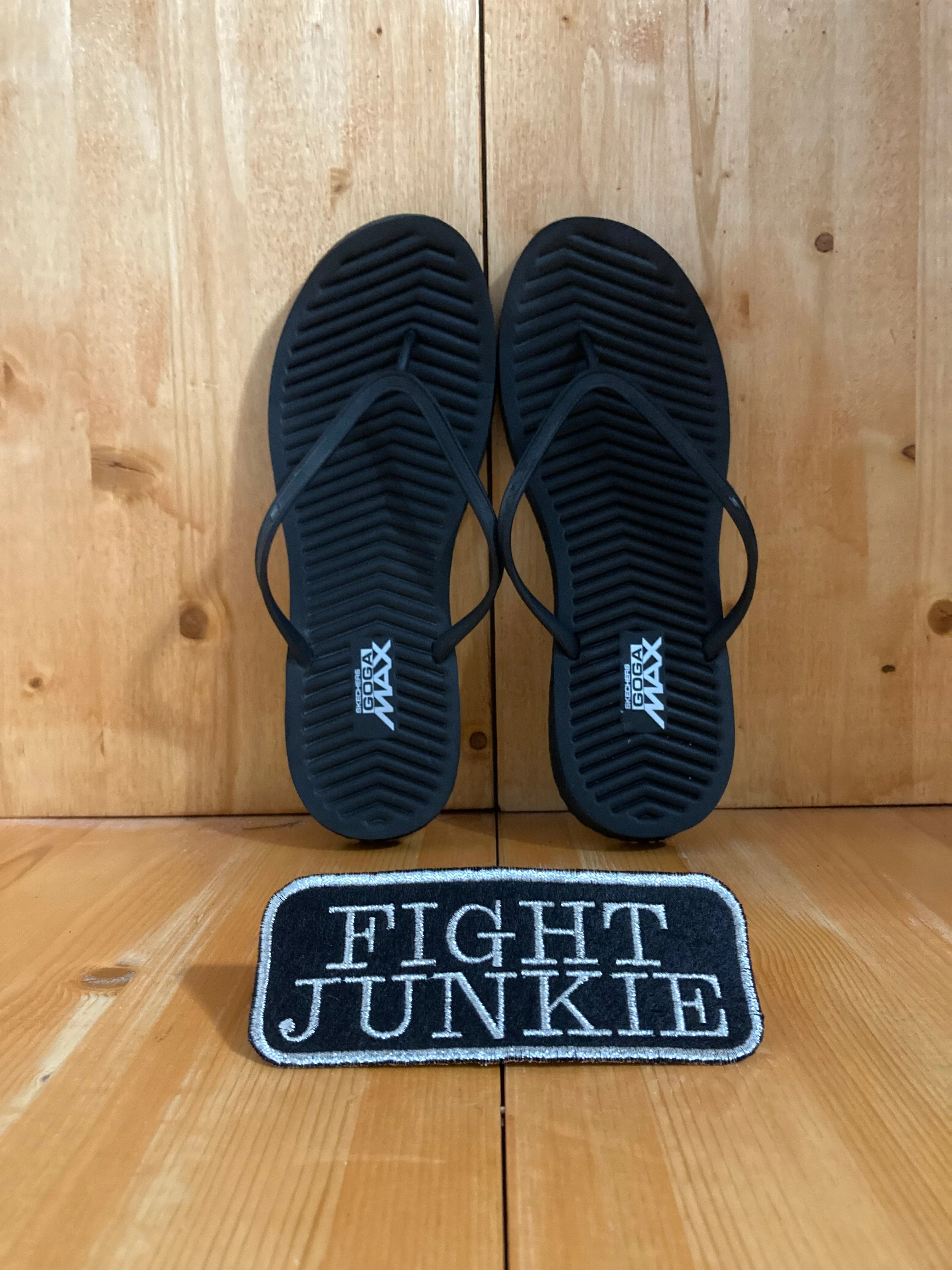 SKECHERS SKETCHERS GOGA MAX Women's Size 11 Flip Flops Black