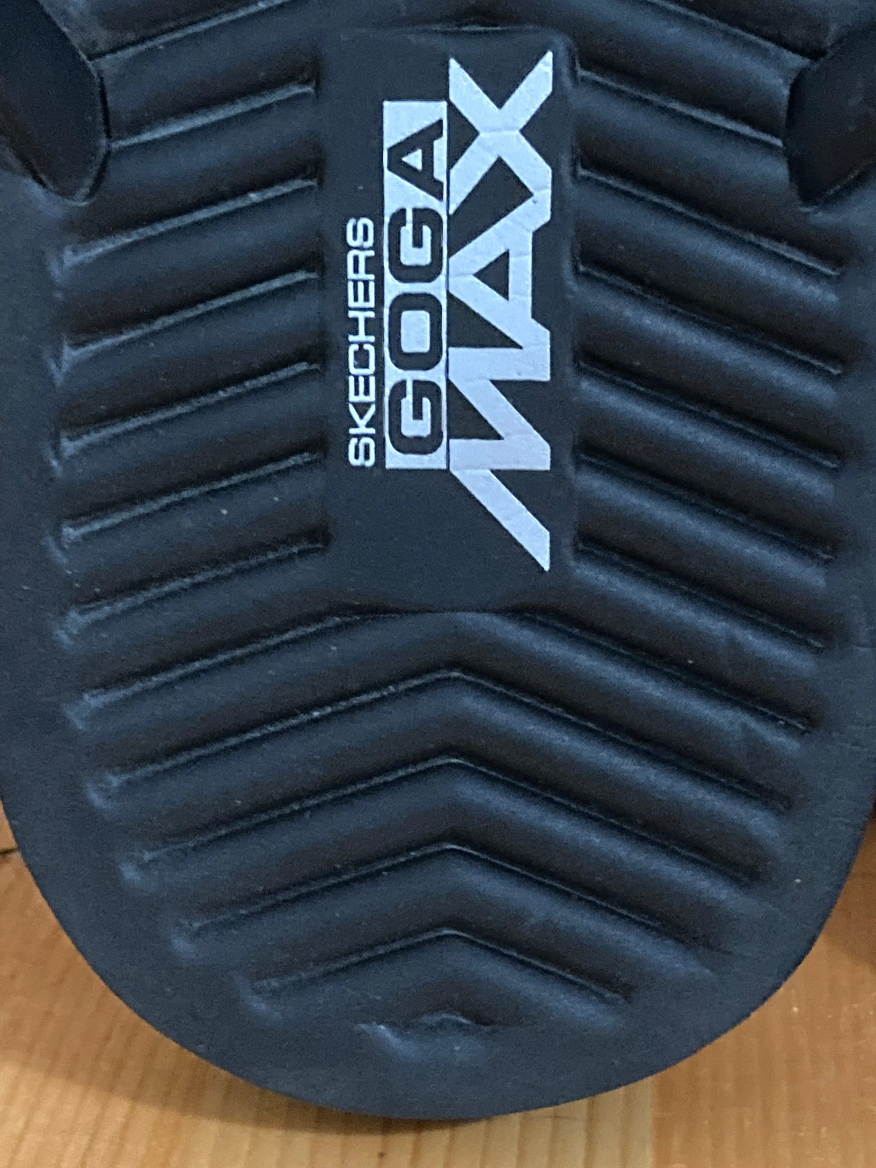 SKECHERS SKETCHERS GOGA MAX Women's Size 11 Flip Flops Black
