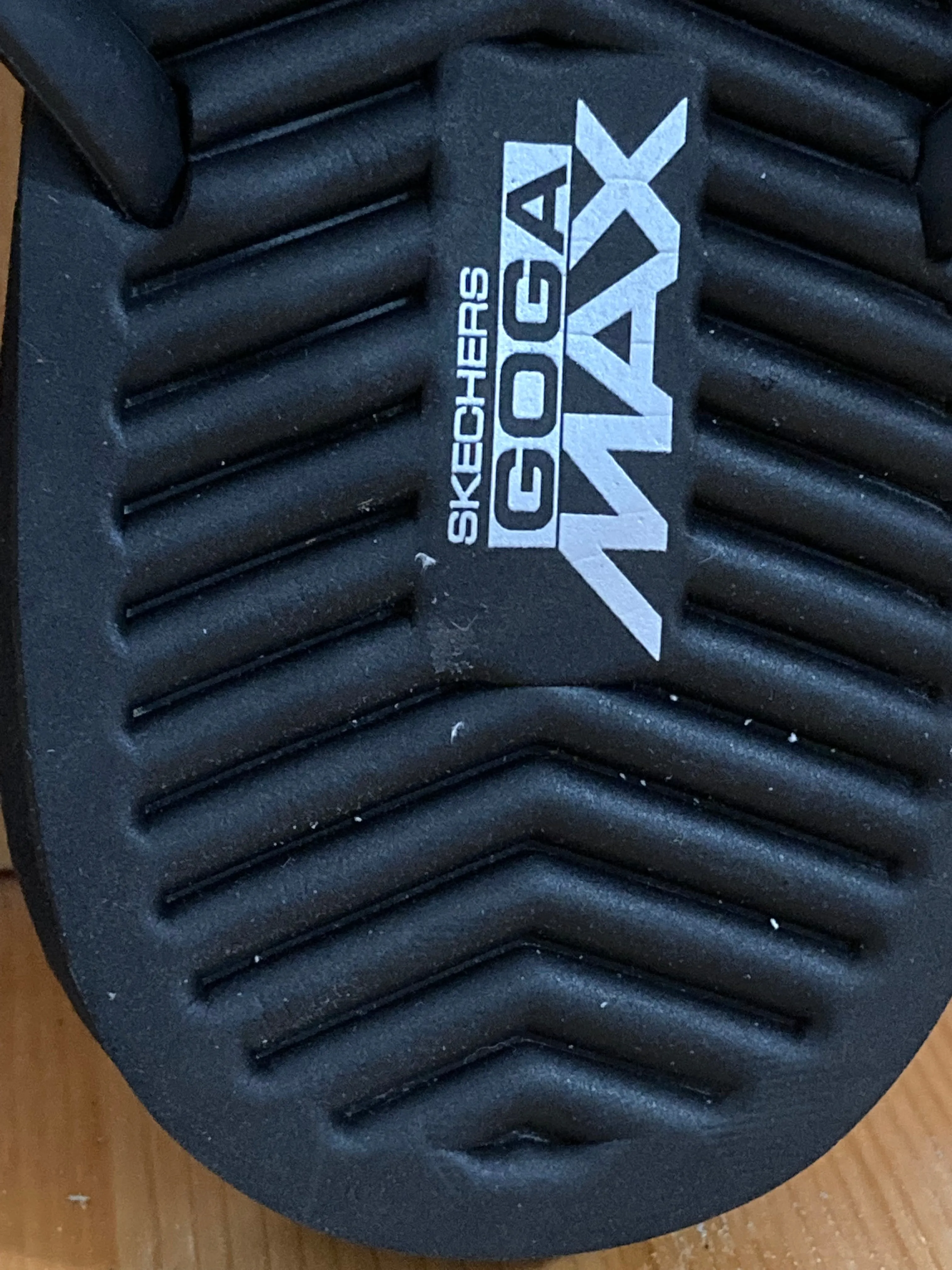 SKECHERS SKETCHERS GOGA MAX Women's Size 11 Flip Flops Black