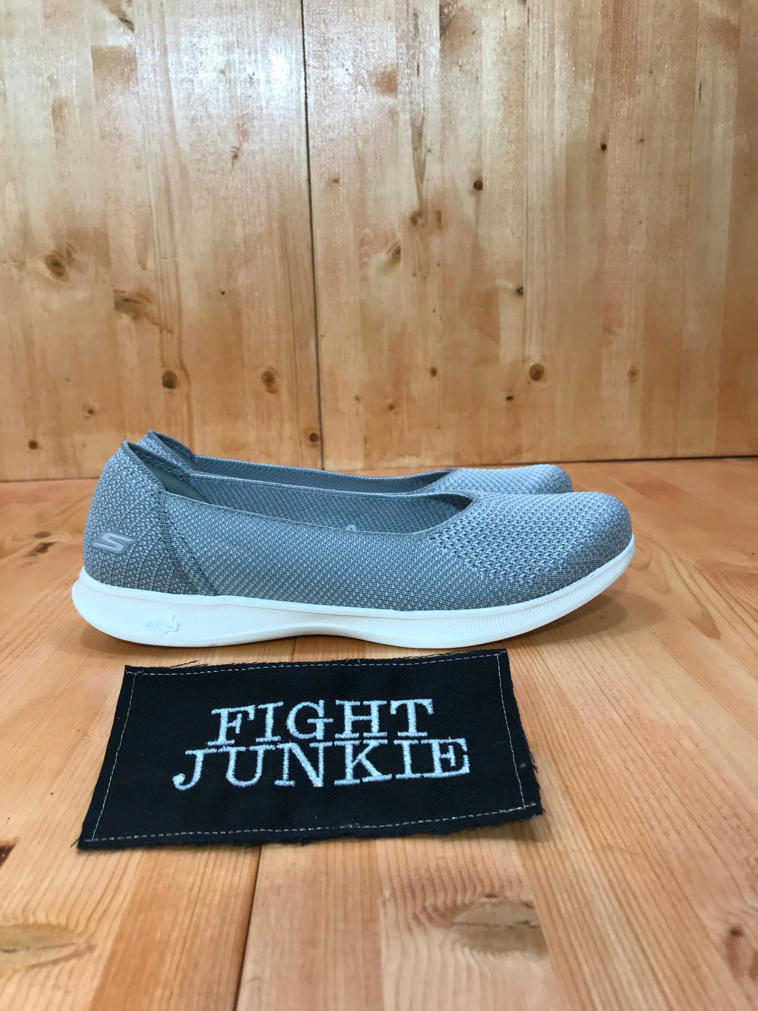 SKECHERS SKETCHERS ON THE GO GOGA MAT Women's Size 10 Slip On Shoes Sneakers Gray 14745