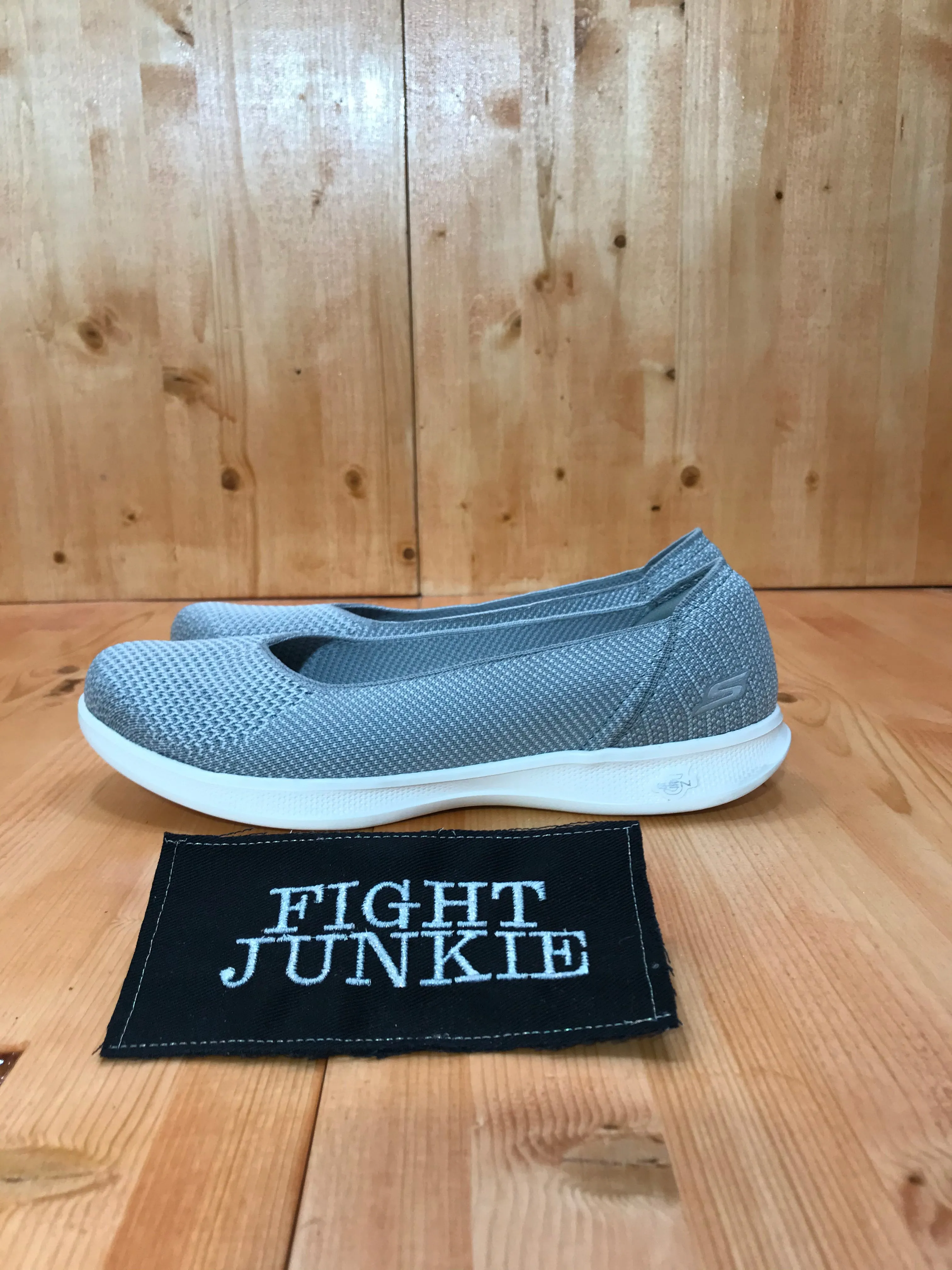 SKECHERS SKETCHERS ON THE GO GOGA MAT Women's Size 10 Slip On Shoes Sneakers Gray 14745