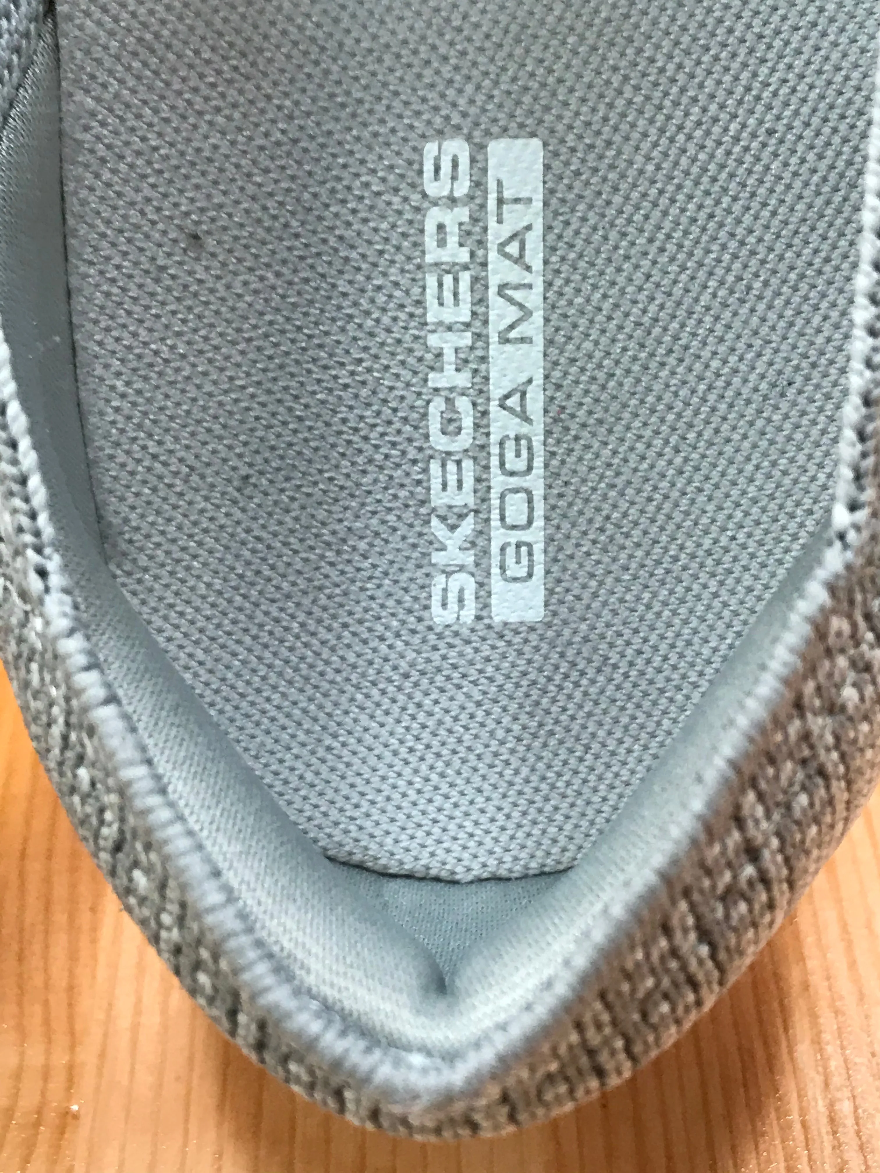 SKECHERS SKETCHERS ON THE GO GOGA MAT Women's Size 10 Slip On Shoes Sneakers Gray 14745
