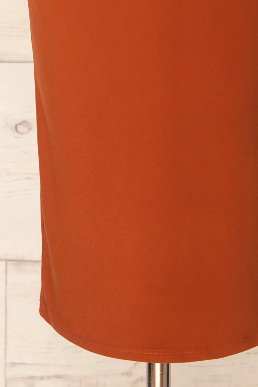 Victorya Rust | Strapless Fitted Midi Dress